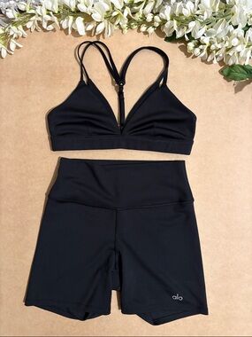 Alo Yoga Airlift Set Layer-Up Sports Bra (Small) & Airlift Shorts (Medium)